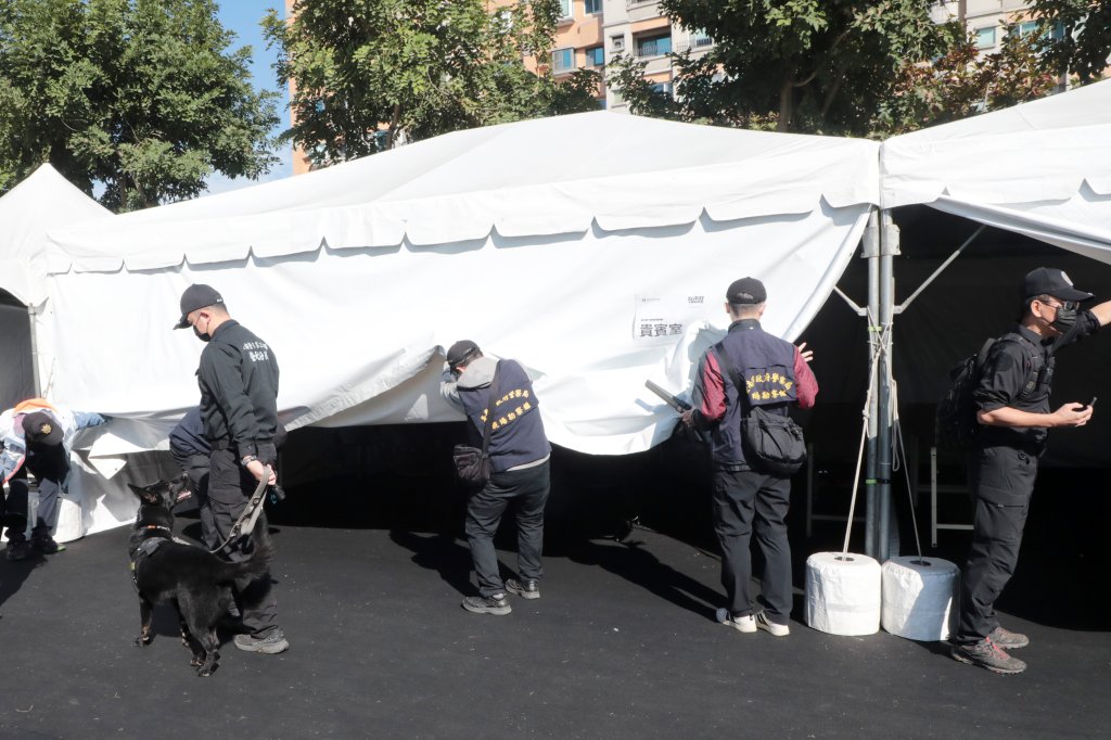 台南瘋跨年！豪華卡司加3,500發煙花秀 場內外防爆犬加強治安維護