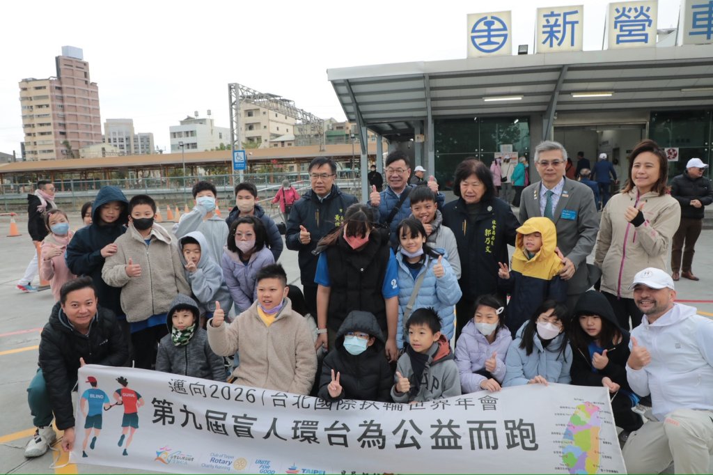 「盲人環台為公益而跑」台南清晨低溫中起跑 黃偉哲肯定「勇者」以熱情溫暖弱勢