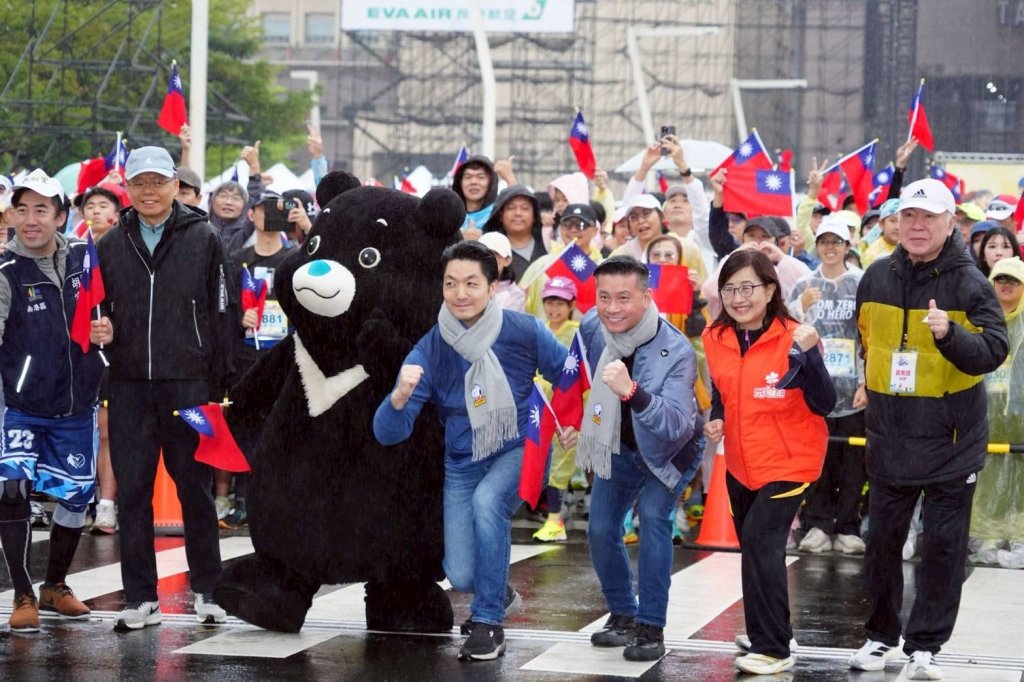 北市元旦升旗路跑    3000人迎新年  市長蔣萬安以長跑比喻城市治理  宣示穩健前行的市政方向   