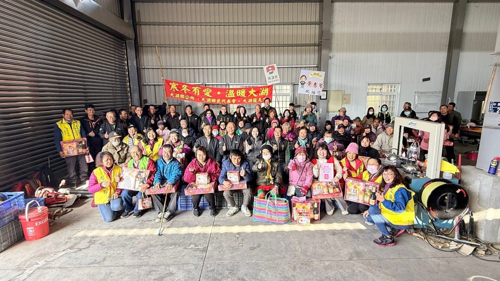 寒冬有愛溫暖大湖　龍天宮攜手公所與代表會發放普渡物資關懷弱勢
