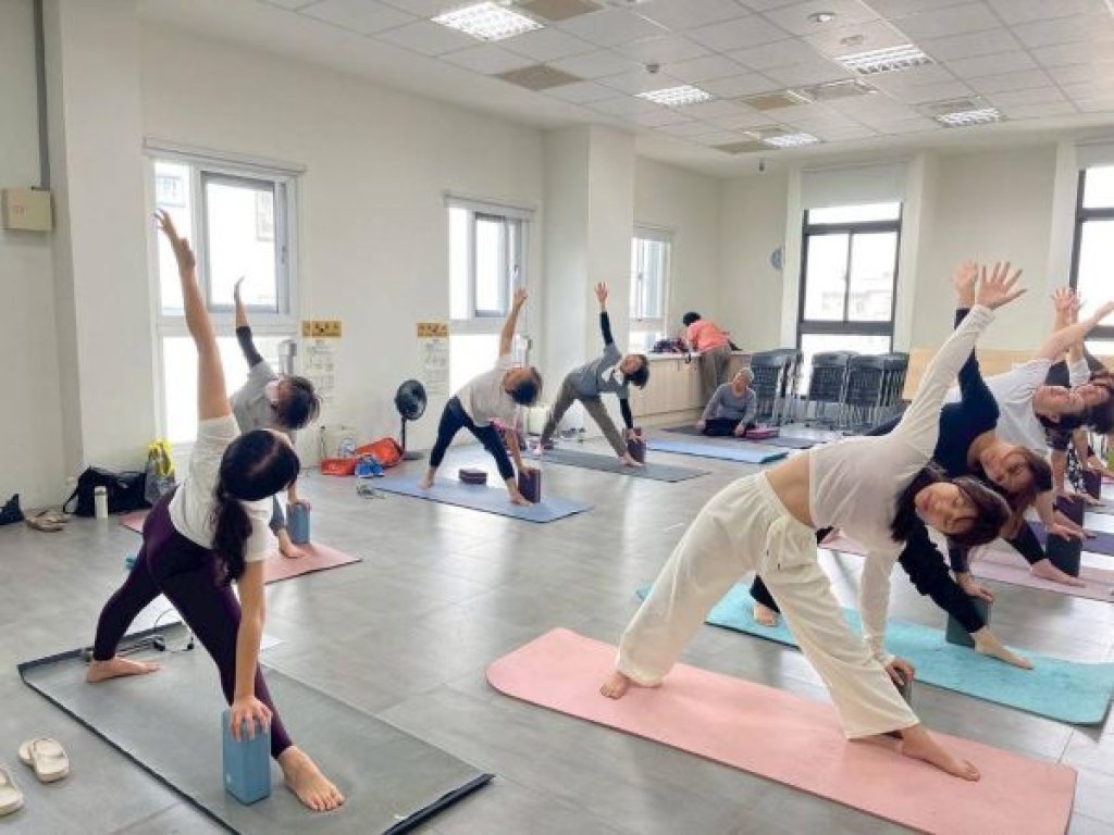  深化東高雄在地學習能量 勞工大學「全方位伸展瑜珈」旗山班正式開課