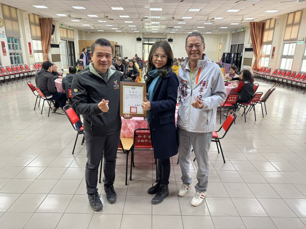 在地企業歲末傳愛 曼凌有限公司宴請台南東區弱勢戶與街友