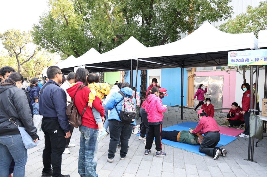 消防局舉辦119出任務擴大防火宣導活動 黃偉哲邀大小朋友共同守護家園安全