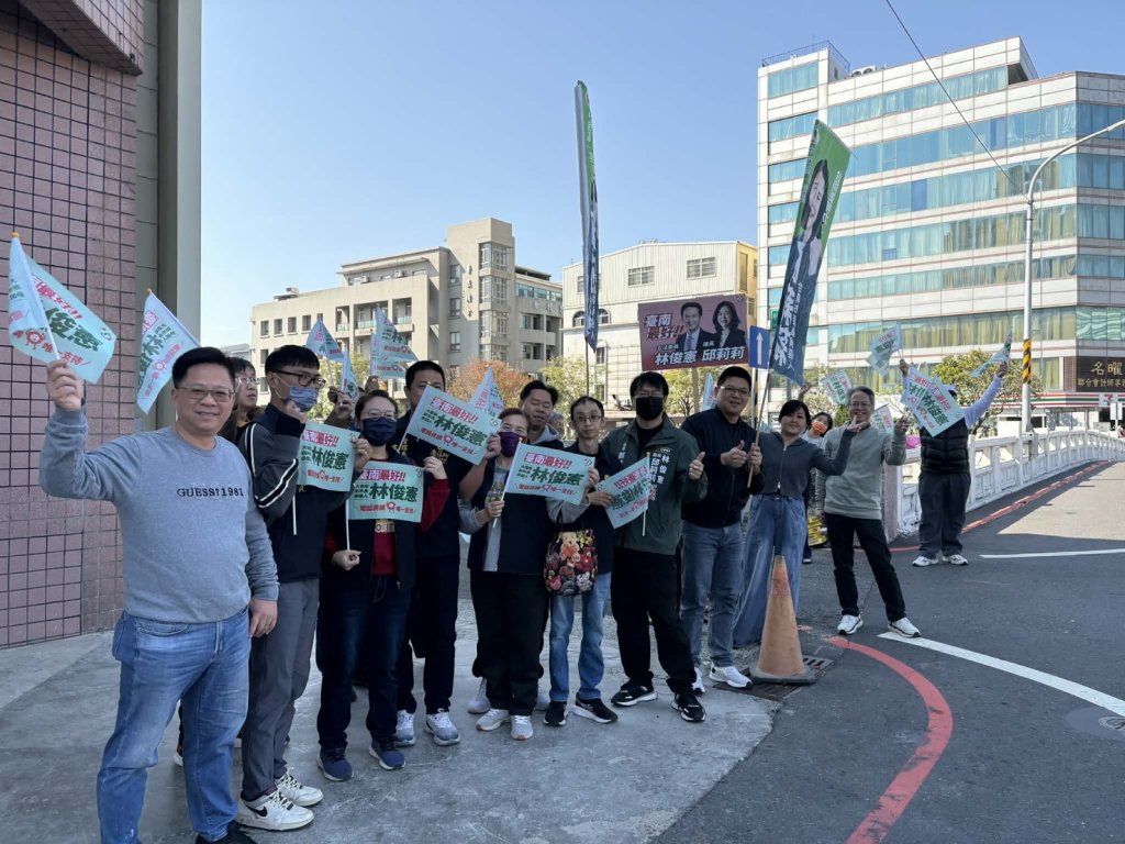 台南政治圈大老郭儒宗與海安商圈與八間旅宿業者一同相挺林俊憲