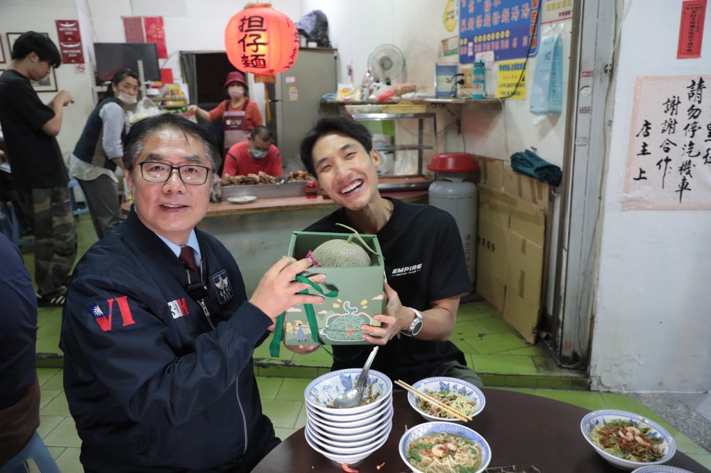 新加坡網紅大胃王Zermatt Neo挑戰30碗台南擔仔麵！黃偉哲探班邀訪龍崎空山祭