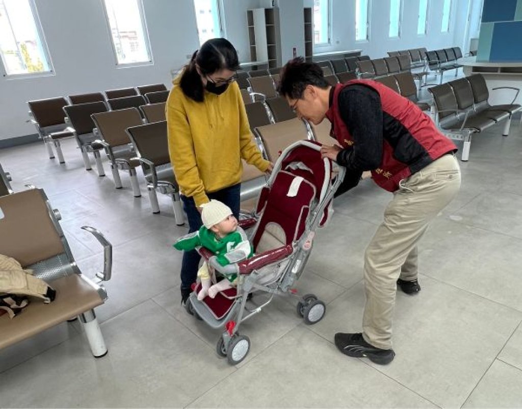 監理機關貼心提供嬰兒車服務