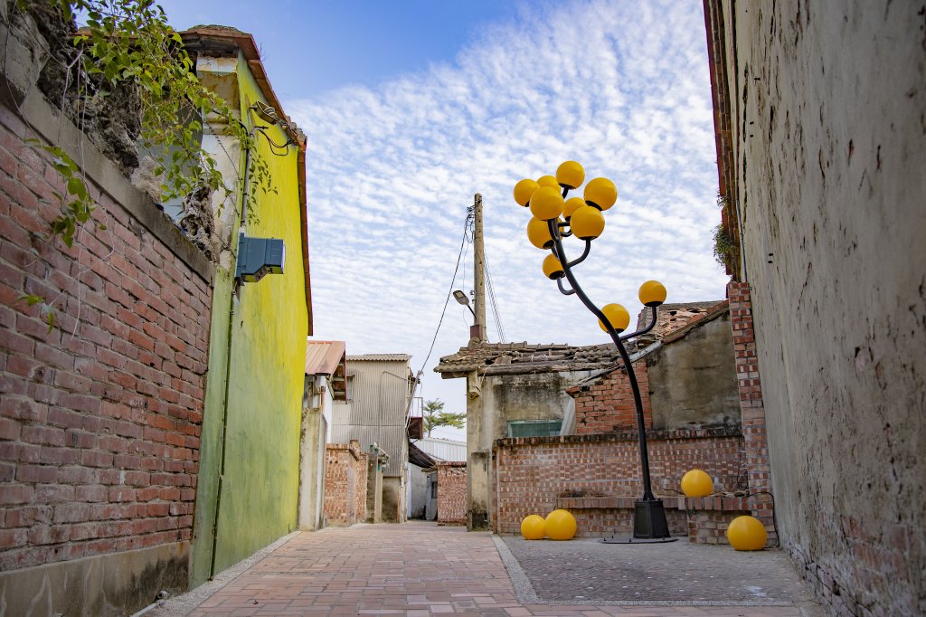 鹽水漫月美行動作品《記憶的流動》、《路燈樹》臺灣藝術家暖心創作照亮老街