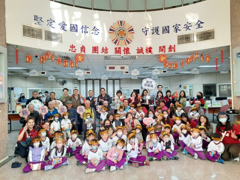 童聲賀歲拜年趣、童心傳愛長輩樂　清大附小幼兒園萌娃拜年為新竹榮服處長輩送上最溫暖新春問候