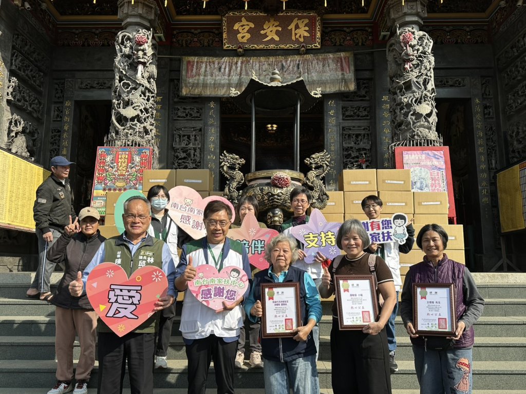 南廠保安宮與議長邱莉莉服務處共同歲末送暖南家扶 捐助逾千公斤刀削麵