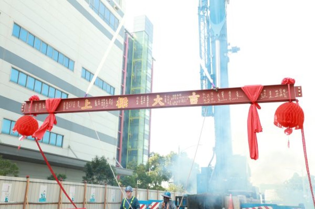 高軟二期首棟大樓上梁 預計年底完工 估年產值17億元