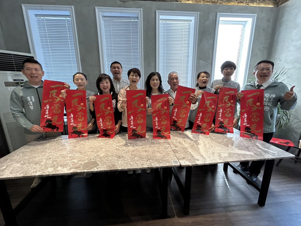 象徵向前與行動力 立委陳亭妃公布「一馬當先」春聯