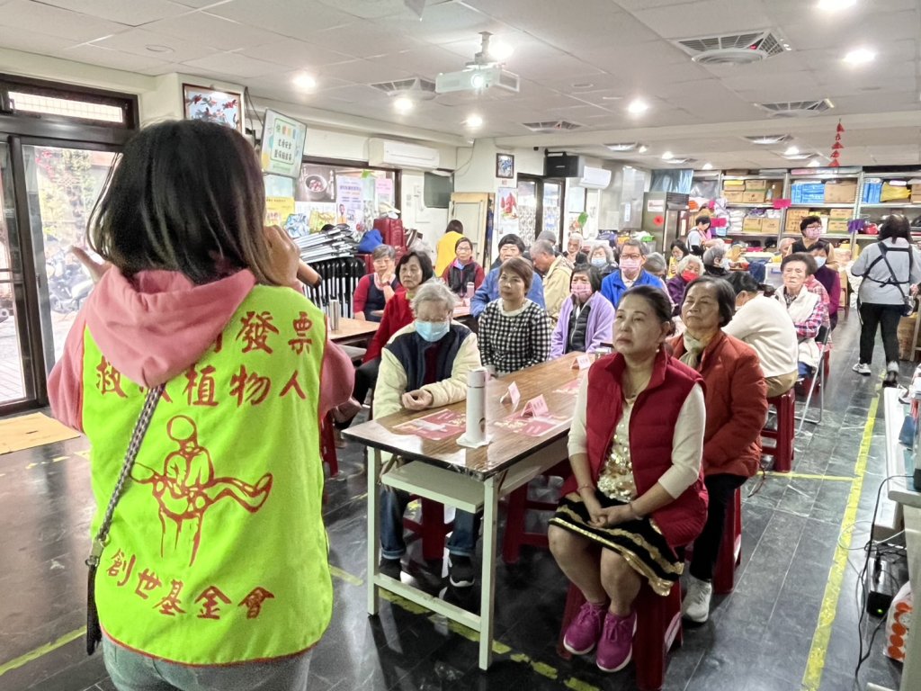 創世樂活講座結合交通安全宣導   鄰里社區年長者攜手護平安