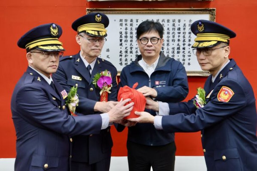 高雄市政府警察局卸、新任局長、分局長、大隊長聯合交接典禮 陳其邁期勉在新任工作崗位持續發揮專業打擊不法 守護城市治安