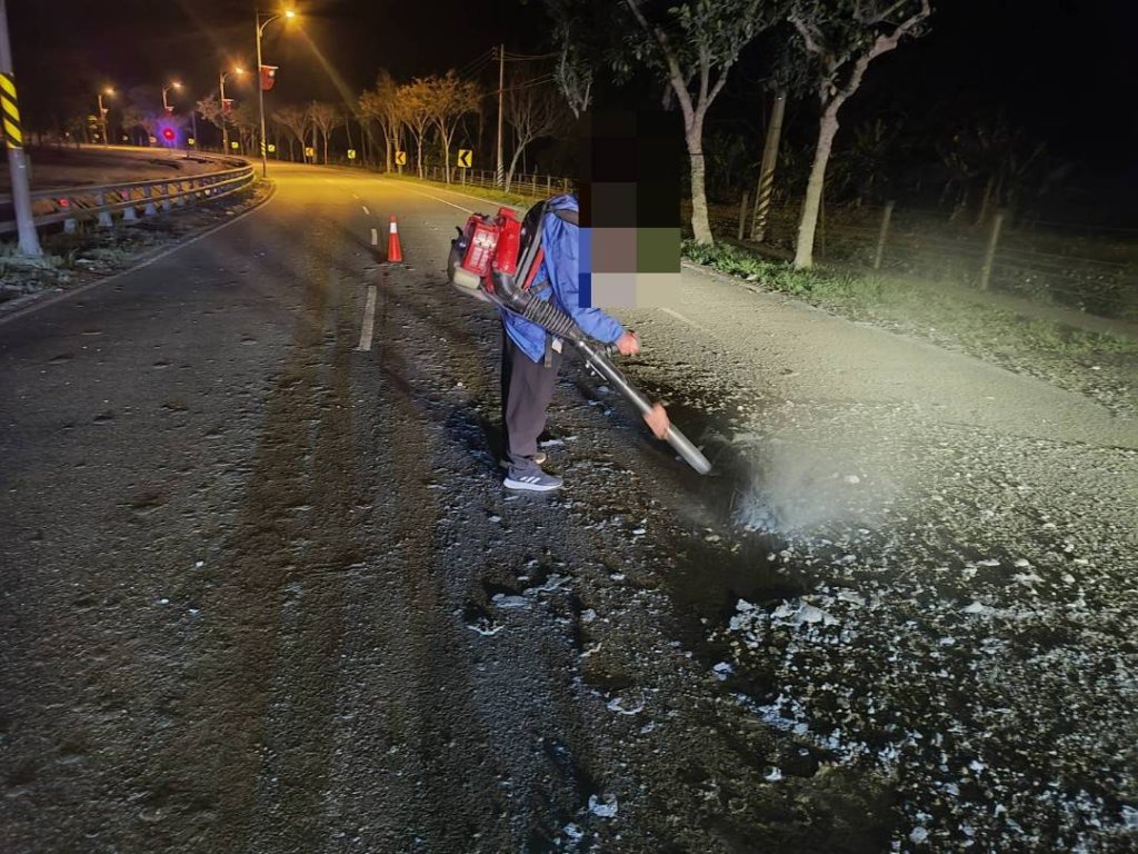 鳳林鎮臺9線砂石散落│警方實施交管即時排除