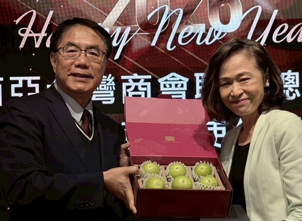 黃偉哲馬不停蹄飛往馬來西亞出席當地重要台商聚會 盼台商在地通路推廣台南農產品