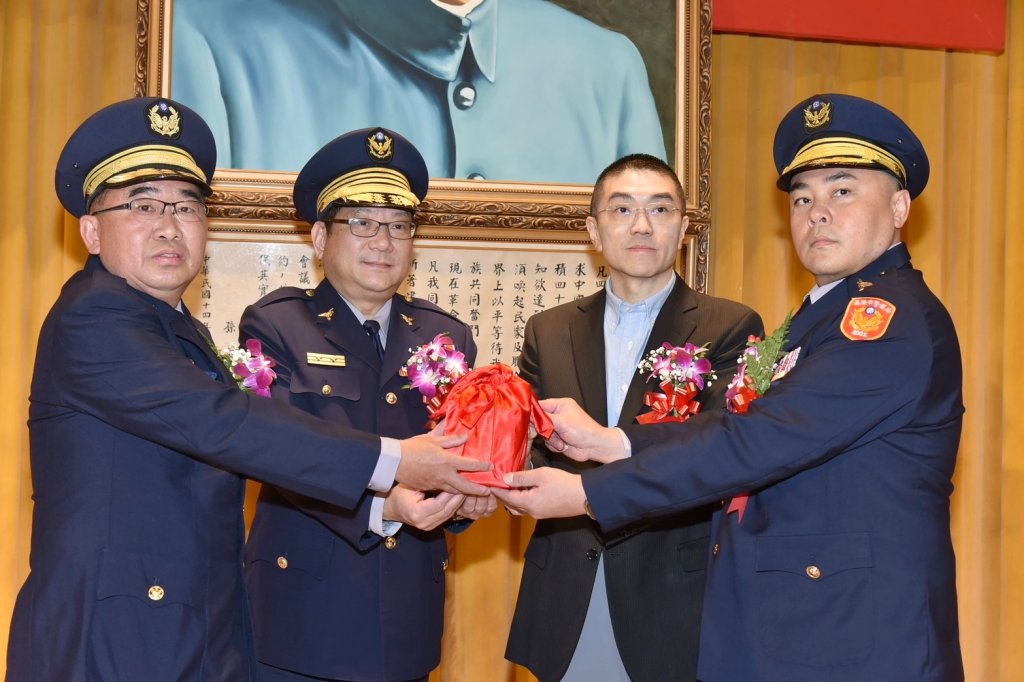 基隆市警察局卸、新任分局長   「聯合交接布達典禮」登場