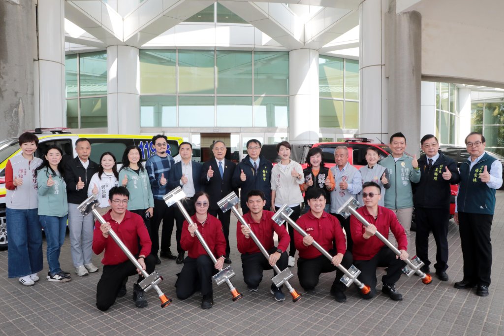 南泰億建設捐贈消防救災車輛等設備 黃偉哲：強化消防設備珍惜每一條生命