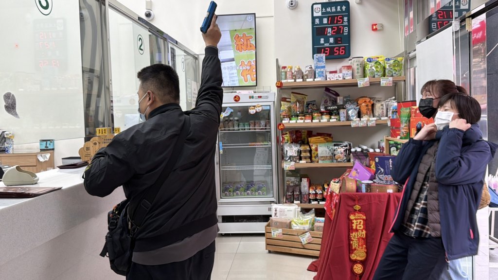 土城警年關防搶演練太逼真嚇壞路人