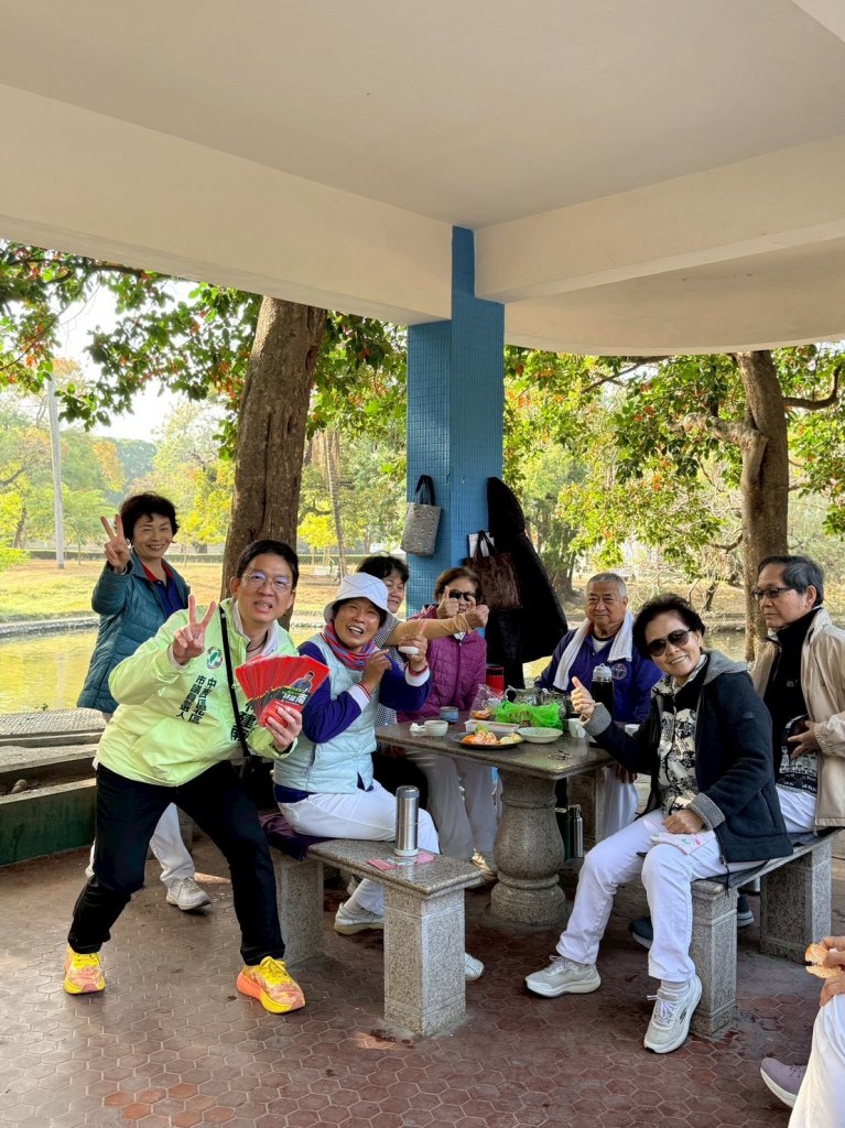 民進黨第8選區議員初選激烈 參選人林建南開始站路口及全面性拜票期待初選能順利過關