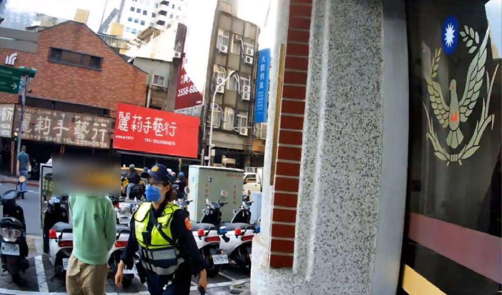 老翁買下大樓12樓？  大同分局警查竟是身心障礙者協助返家