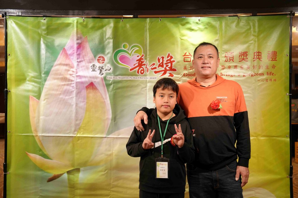 近全盲小太陽閃耀普仁獎！周君憲樂觀撥弦勇築音樂夢