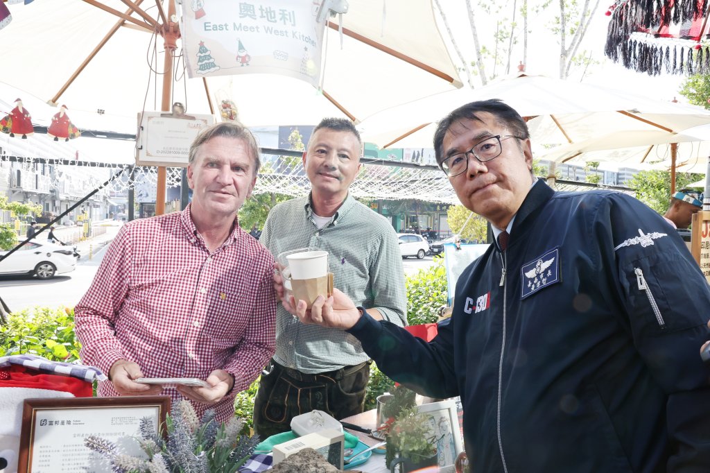 市長黃偉哲親自獻唱？台南新住民生日卡引熱議！