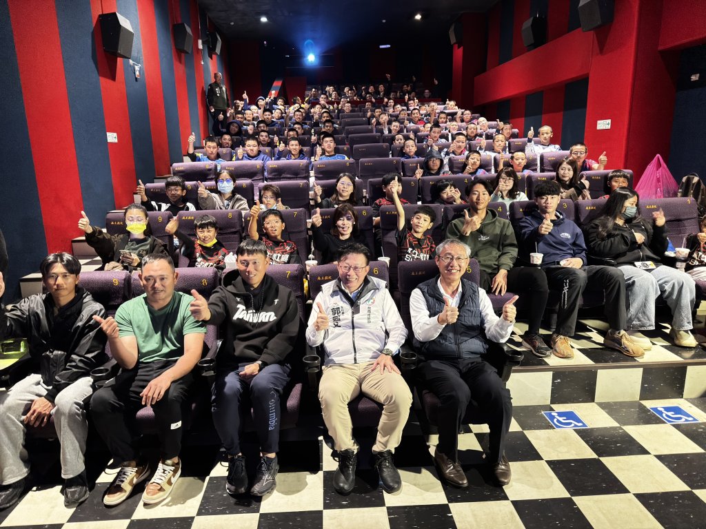 為三級棒球小將加油打氣 民進黨台南市黨部「冠軍之路」公益包場好評再續攤