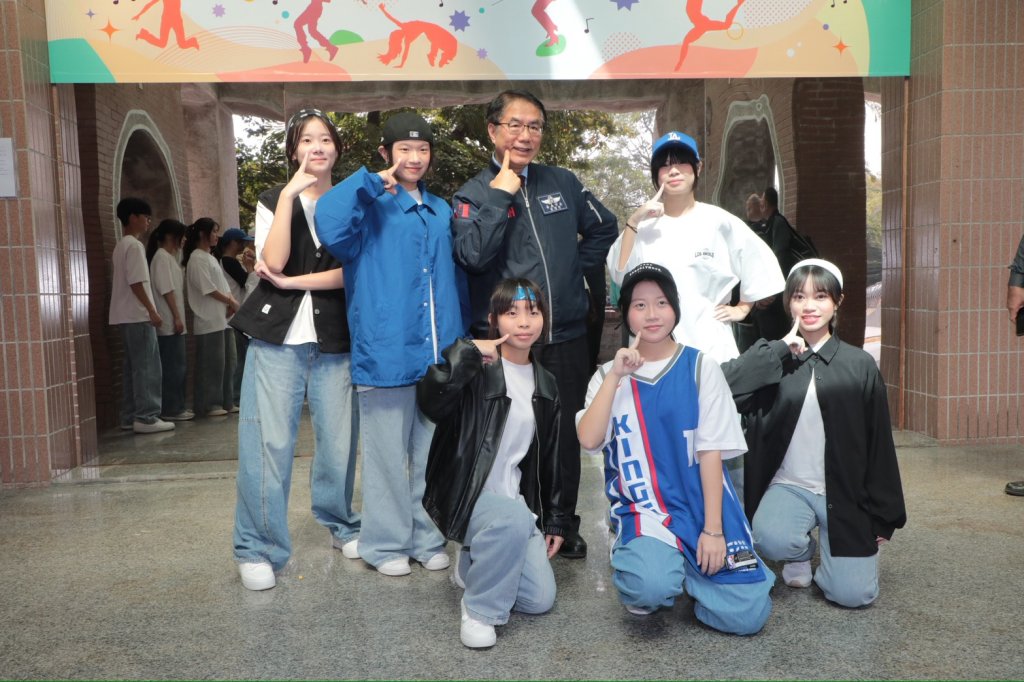 歸仁文化中心戶外練舞空間啟用 黃偉哲邀舞蹈愛好者勇於表現自我