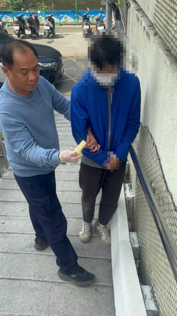  搶劫二人組 真會演 警起獲贓物1條黃金