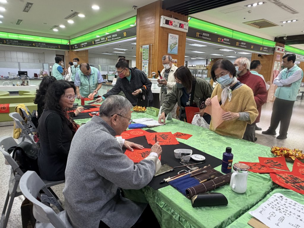 臺南郵局舉辦「萬馬奔騰賀新春」活動 邀請名家揮毫贈春聯