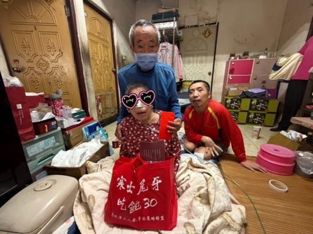 植物人家屬的新年願望「拍一張全家福」「第36屆寒士吃飽30」送禮到家也富足心靈
