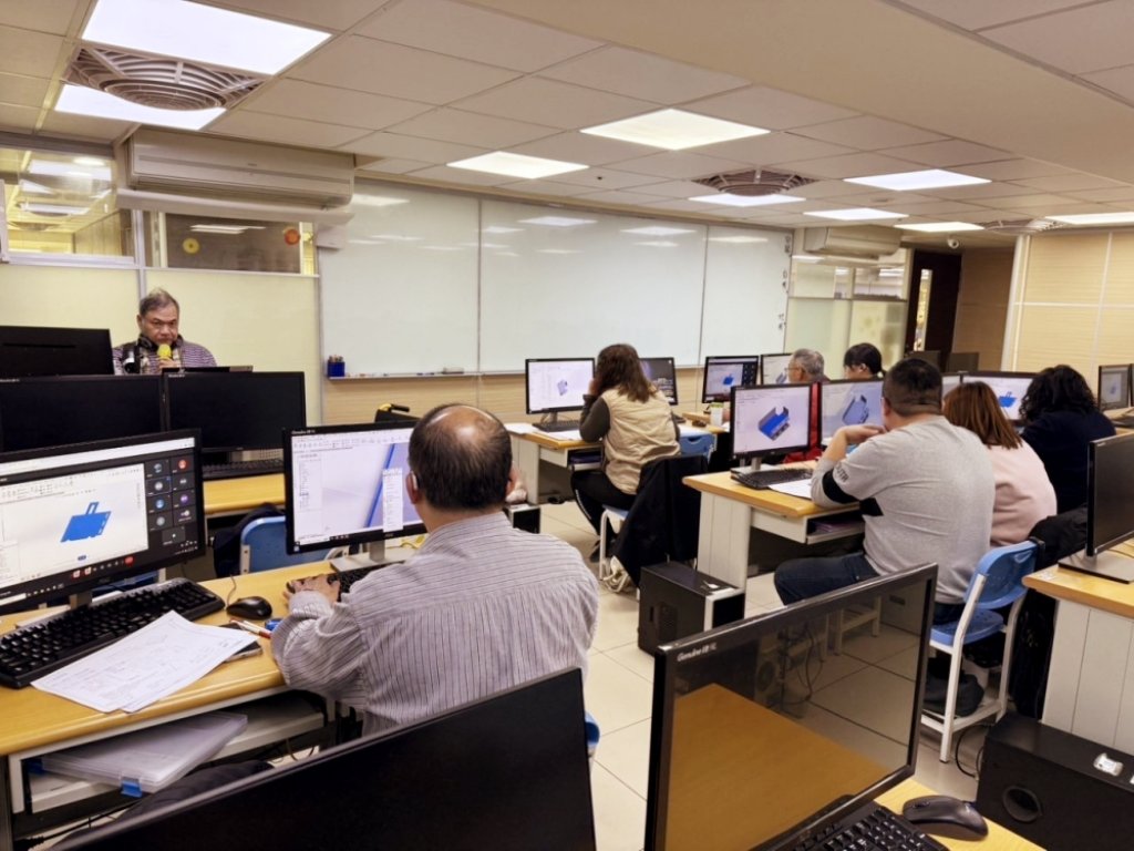 產業人才投資方案助高齡跨行轉職開啟新職涯　桃竹苗分署：每位勞工3年內最高10萬元訓練費用補助