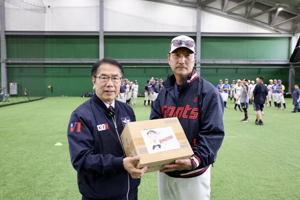 黃偉哲探班韓職樂天巨人亞太春訓兼公益棒球講座 感謝加強台韓棒球交流