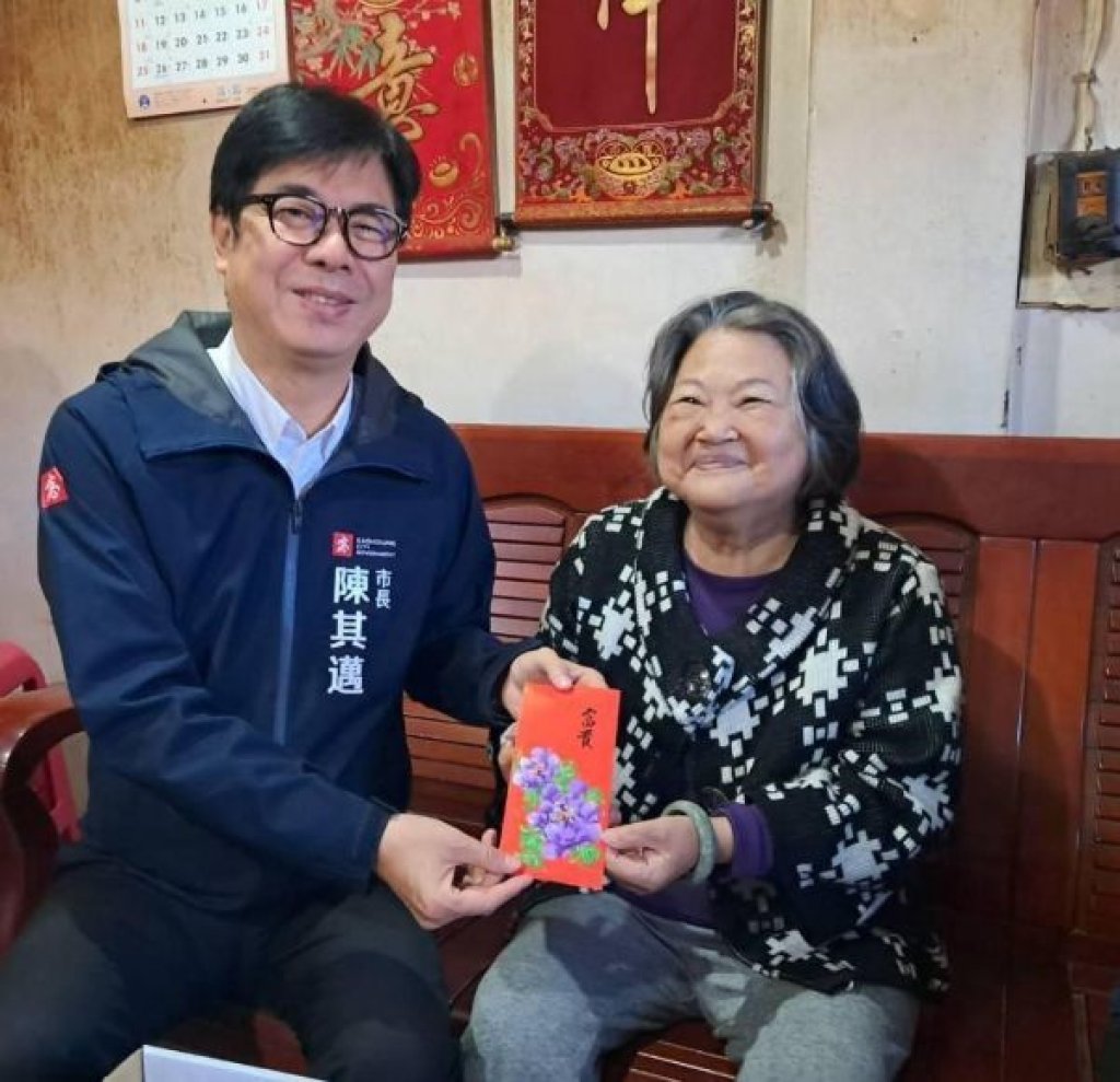 市長送暖迎春 大寮區陪伴獨居長輩賀新年