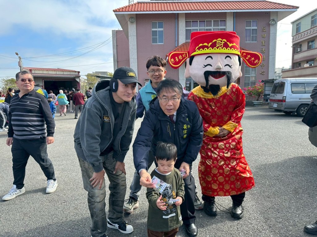 安南尚青新春公益活動最終站 市長黃偉哲到場鼓勵