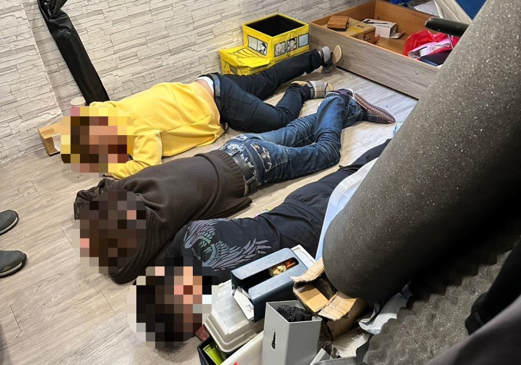 板橋陽明街一出租套房藏槍毒　海山警獲報見時機成熟一舉成擒