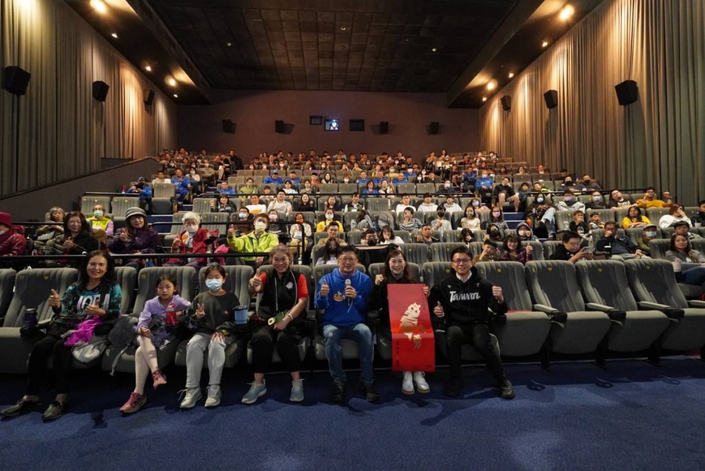 挺台灣棒球！林宜瑾、朱正軒包場《冠軍之路》重溫世界冠軍的感動