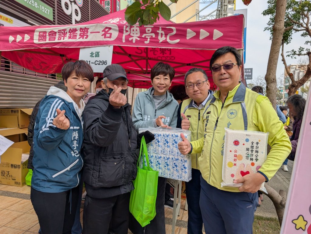 愛心接力不間斷24年 立委陳亭妃等議員寒冬送暖 台南六區同步發放關懷弱勢