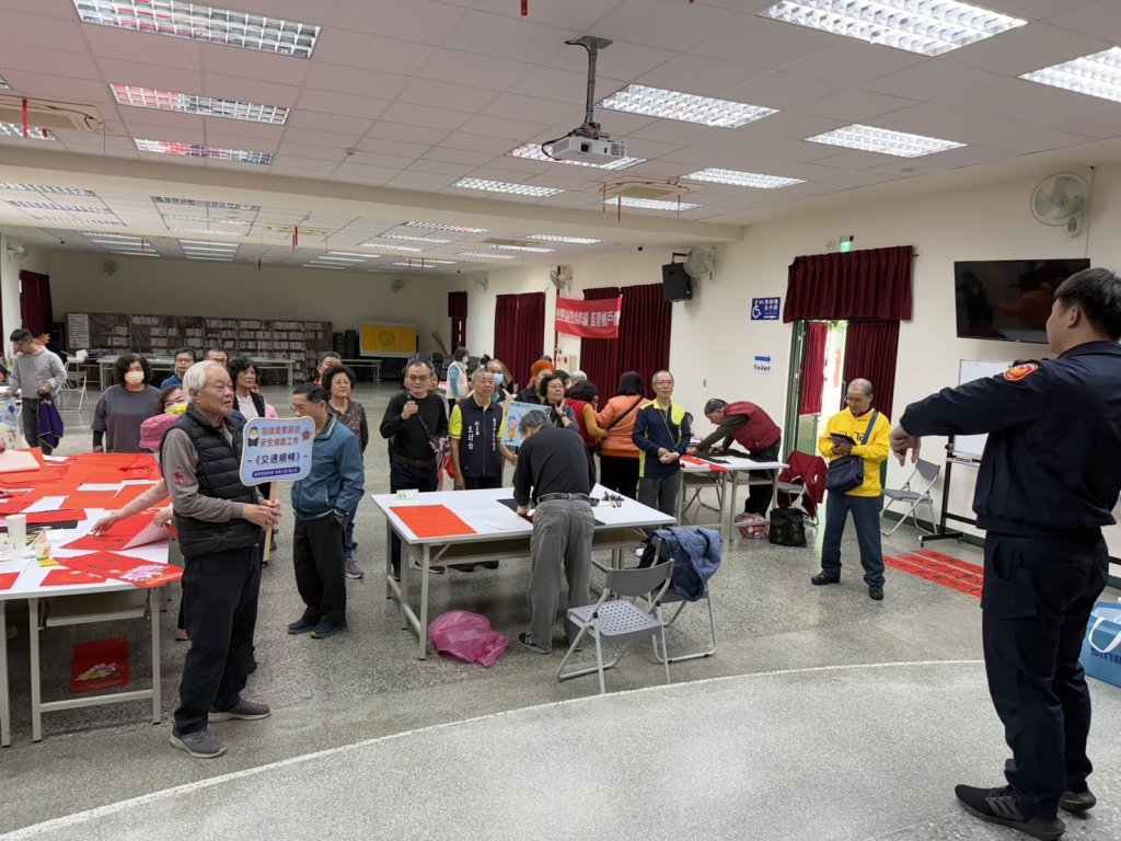 歲末迎新揮毫送暖｜苗栗警分局加強重要節日維護  力拚交通順暢過好年