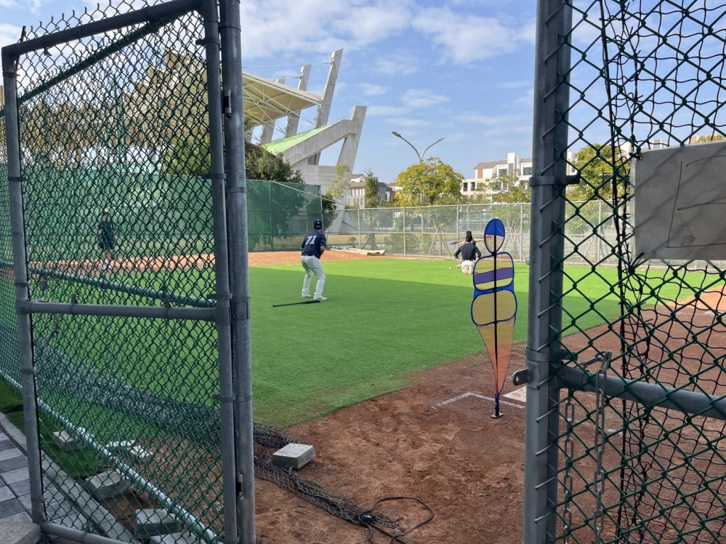 韓國樂天巨人隊進駐亞太國際棒球訓練中心春訓 吸引球迷駐點追星