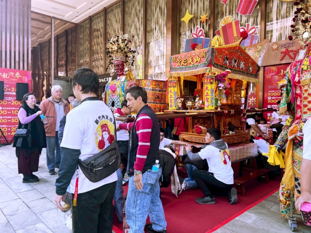 新竹大遠百春節結合傳統信仰和民俗表演　打造兼具祈福與文化體驗盛會還有平安金幣、開運金卡等你來