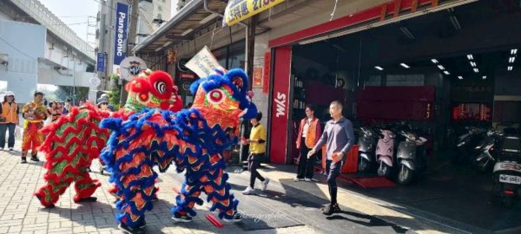 高雄惠豐里新春走春拜年　結合心路舞獅與健康關懷凝聚鄰里情誼