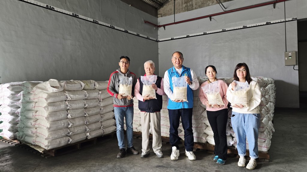 春節送暖不斷炊！　農糧署南區分署發放救助米助弱勢過好年