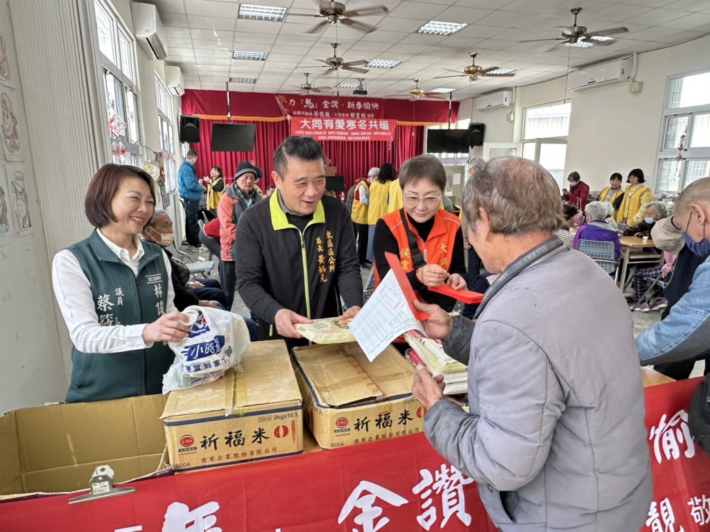 寒冬送暖不缺席 市議員蔡筱薇攜手秋香孝德慈善會一同關懷弱勢