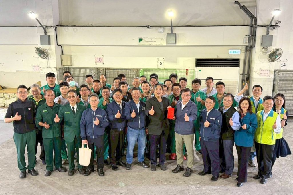 肯定肩負電商包裹及快捷郵件處理重任　中華郵政董事長春節前夕慰勉桃郵快捷股同仁並感謝堅守崗位