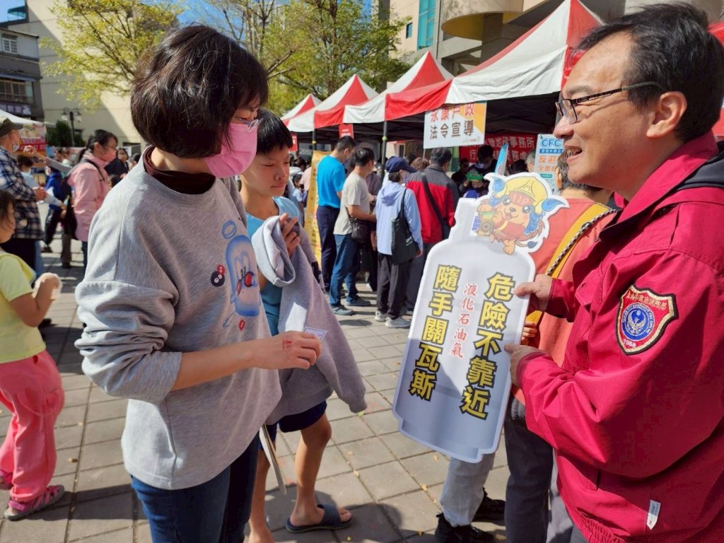 龍馬精神保平安！南消走入年貨大街 守護府城圍爐瓦斯安全