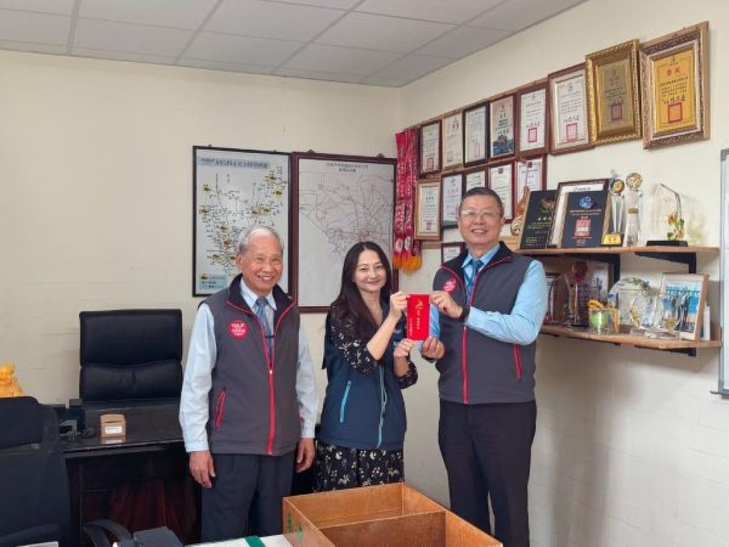   福滿迎新春 高雄區監理所發送過年小紅包向客運駕駛拜年