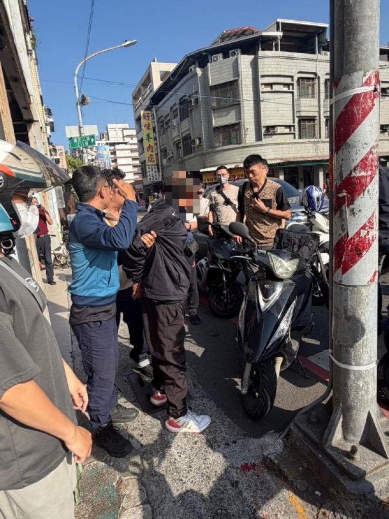  閃電破案 鳳山警12小時內科技圍捕  項鏈搶匪市場落網