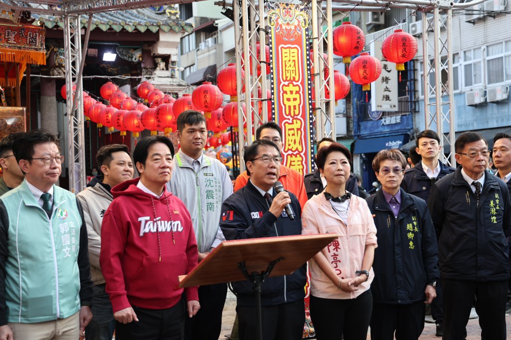 總統賴清德偕臺南市長黃偉哲初二參拜祀典武廟 主委林培火突然嘔吐賴總統被噴到嘔吐物