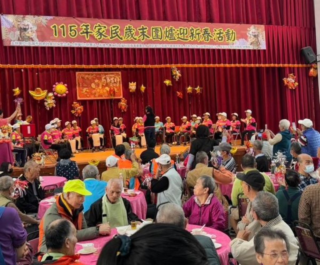  駿馬迎春慶豐年  仁家長輩溫馨圍爐齊歡聚 